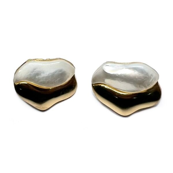 Brinco Orgânico Madrepérola Banho Ouro 18K